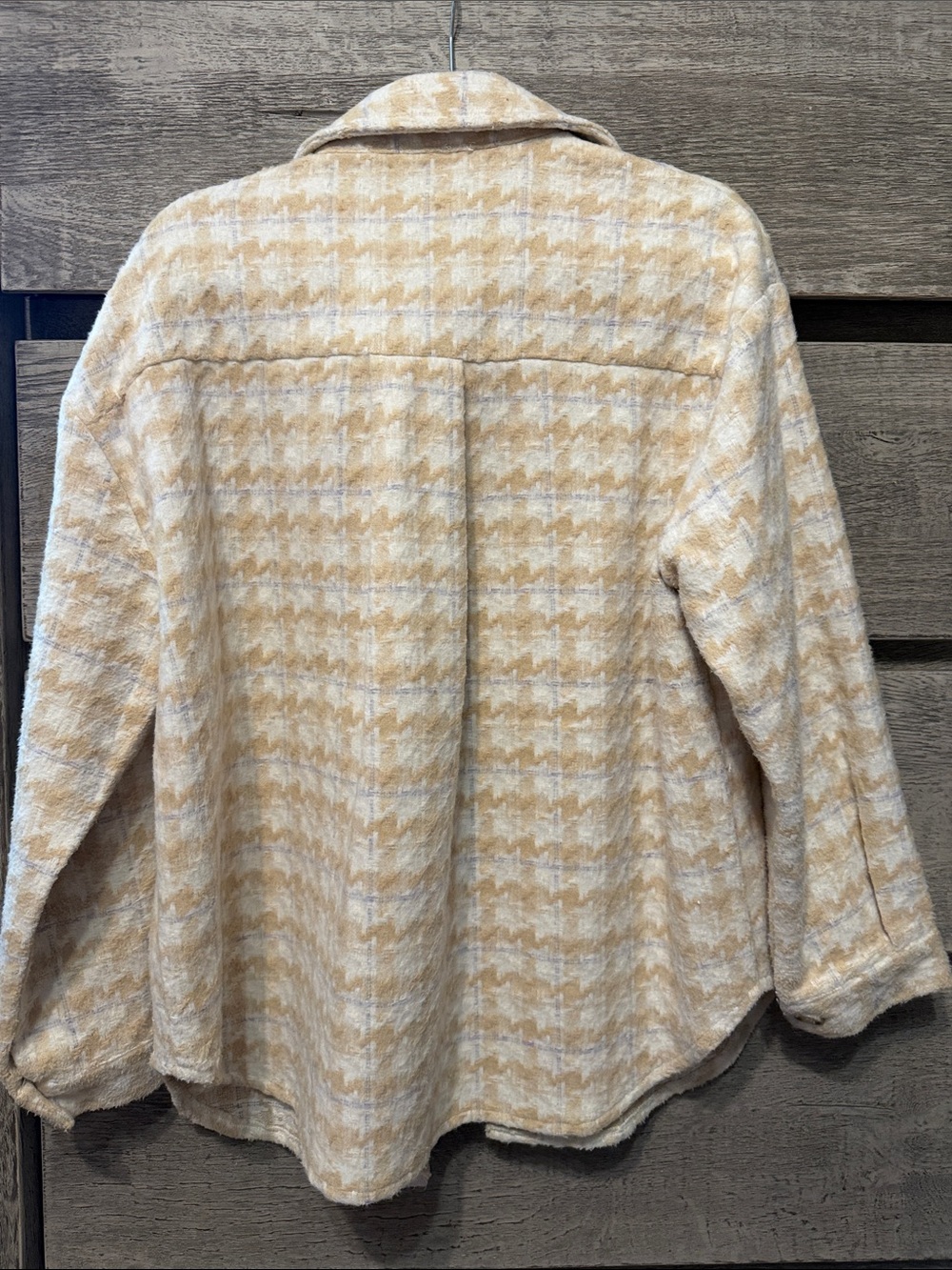 Sadie & Sage Cream and Tan Houndstooth Utility Shacket - Picture 2 of 4